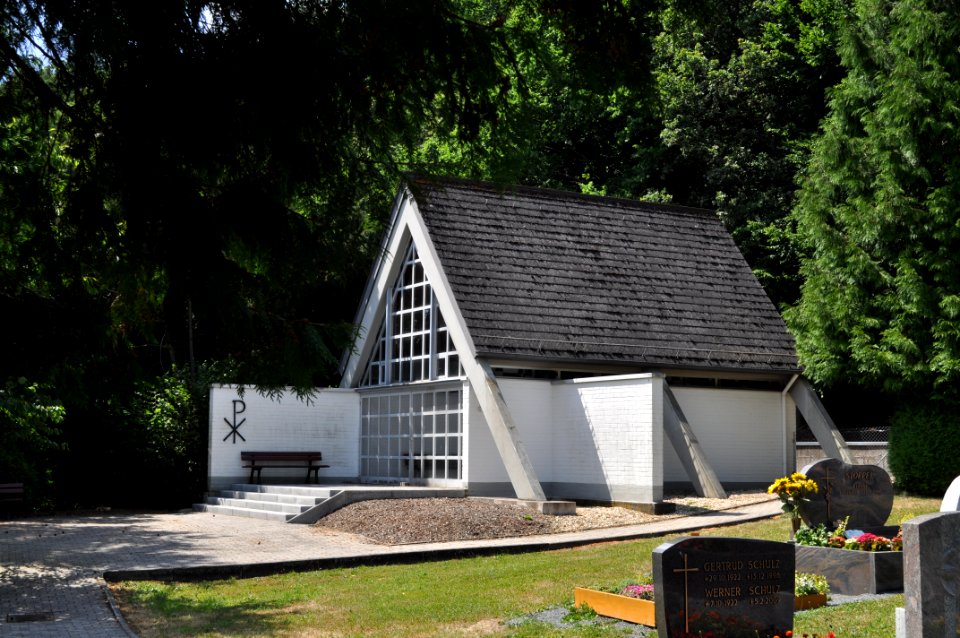 Langenbach, Trauerhalle Friedhof