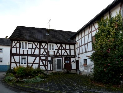 Langenbach, Schulstraße 1, Rückseite