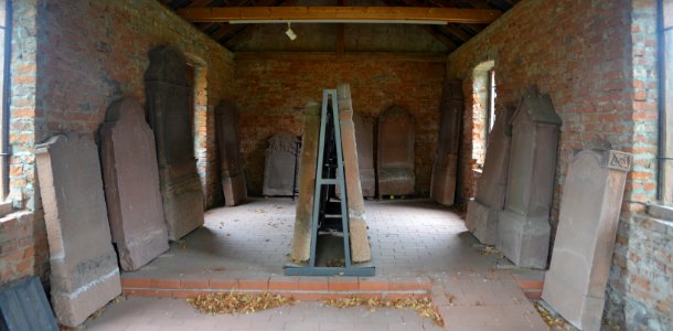 Langendiebach, Alter Friedhof, Halle innen (1)