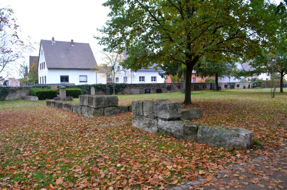 Langendiebach, Alter Friedhof, Mauern (1)