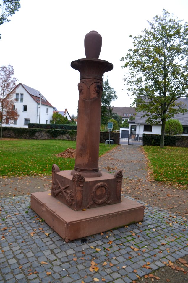 Langendiebach, Alter Friedhof, Grab Ruffener (1)