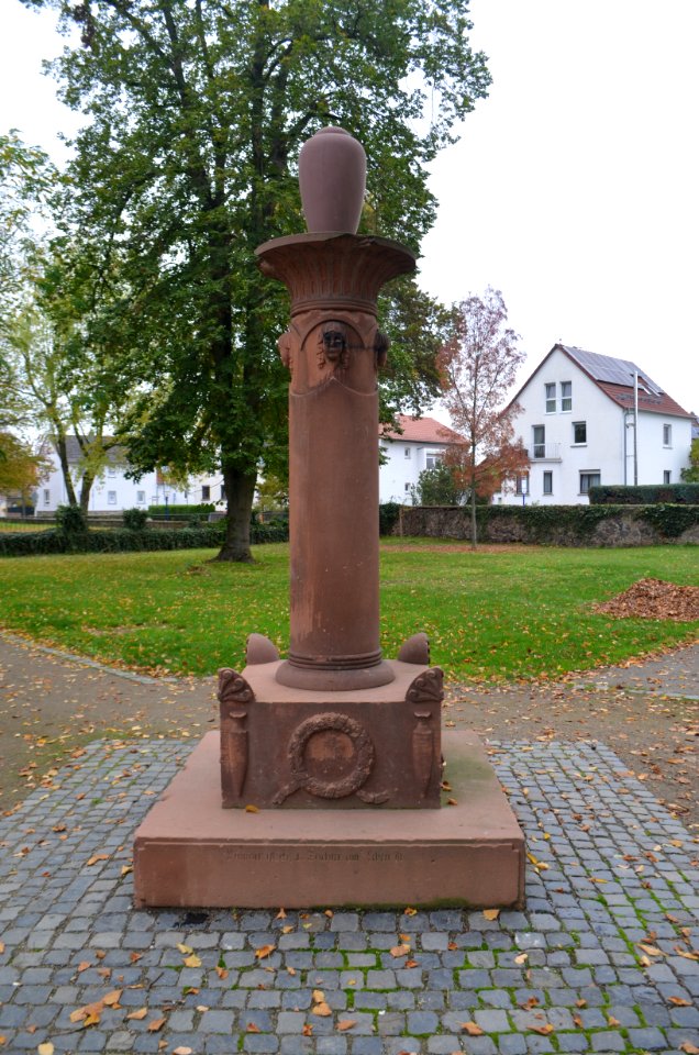 Langendiebach, Alter Friedhof, Grab Ruffener
