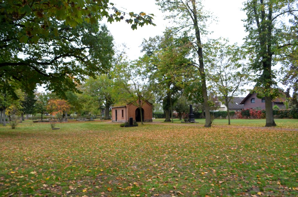 Langendiebach, Alter Friedhof