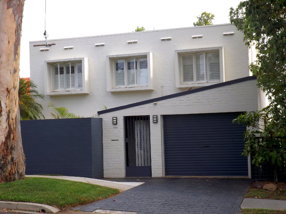 Langer House driveway