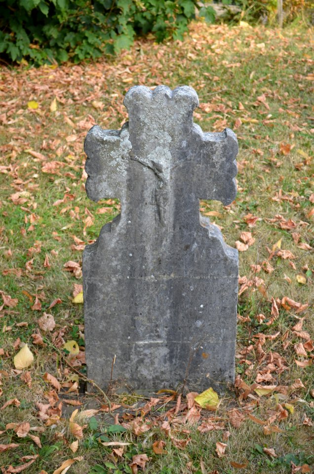 Langenhain, Kirche, Grabstein Johann Heinrich Lotz