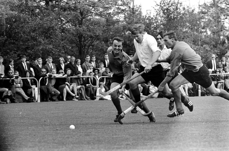 Landskampioenschappen Hockey heren te Apeldoorn, Amsterdan tegen Breda 2-1, aanv, Bestanddeelnr 919-2059