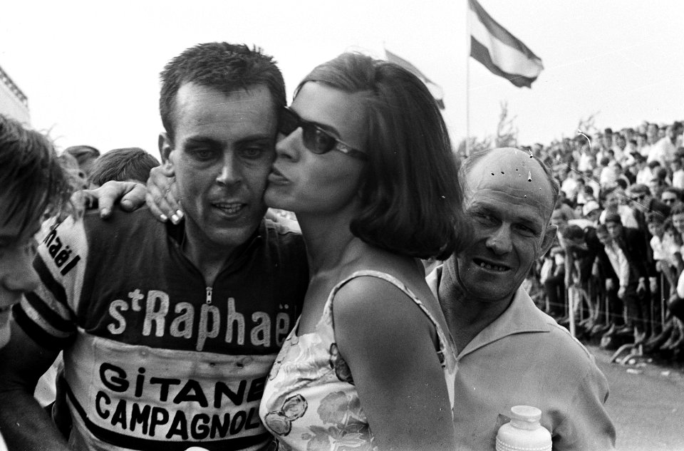 Landskampioenschap wielrennen voor profs te Beek, Jo de Roo (winnaar) met de ron, Bestanddeelnr 916-6852