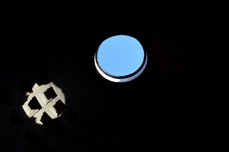 Light pantheon rome