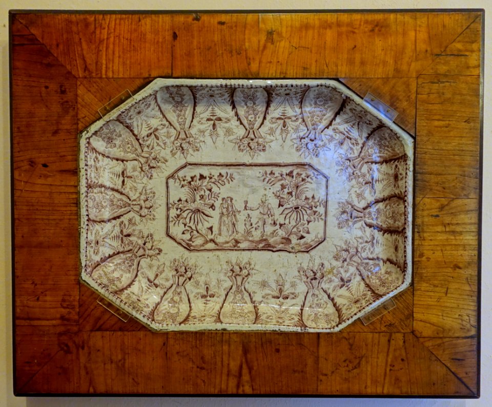 Large bowl, Bayreuther Fayencen-Manufaktur, Bayreuth, 1750-1800, faience - Mainfränkisches Museum - Würzburg, Germany - DSC05010