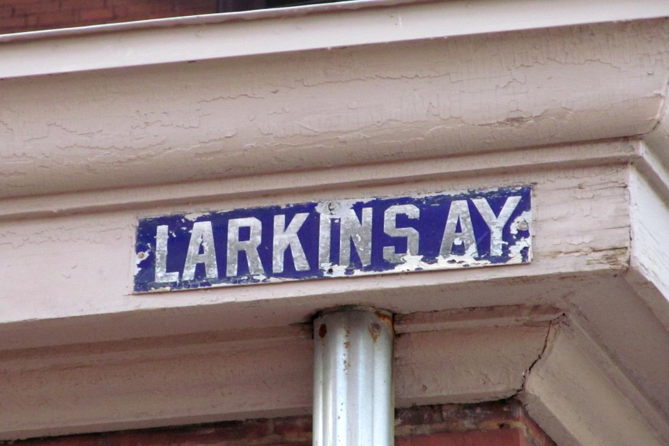 Larkins Alley sign, South Side, 2021-07-15