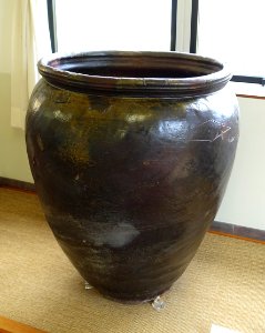 Large jar, Bizen ware, Muromachi period, 1500s AD, ceramic - Hakone Museum of Art - Hakone, Kanagawa, Japan - DSC08165