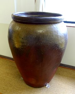 Large jar, Bizen ware, Muromachi period, 1500s AD, ceramic - Hakone Museum of Art - Hakone, Kanagawa, Japan - DSC08177