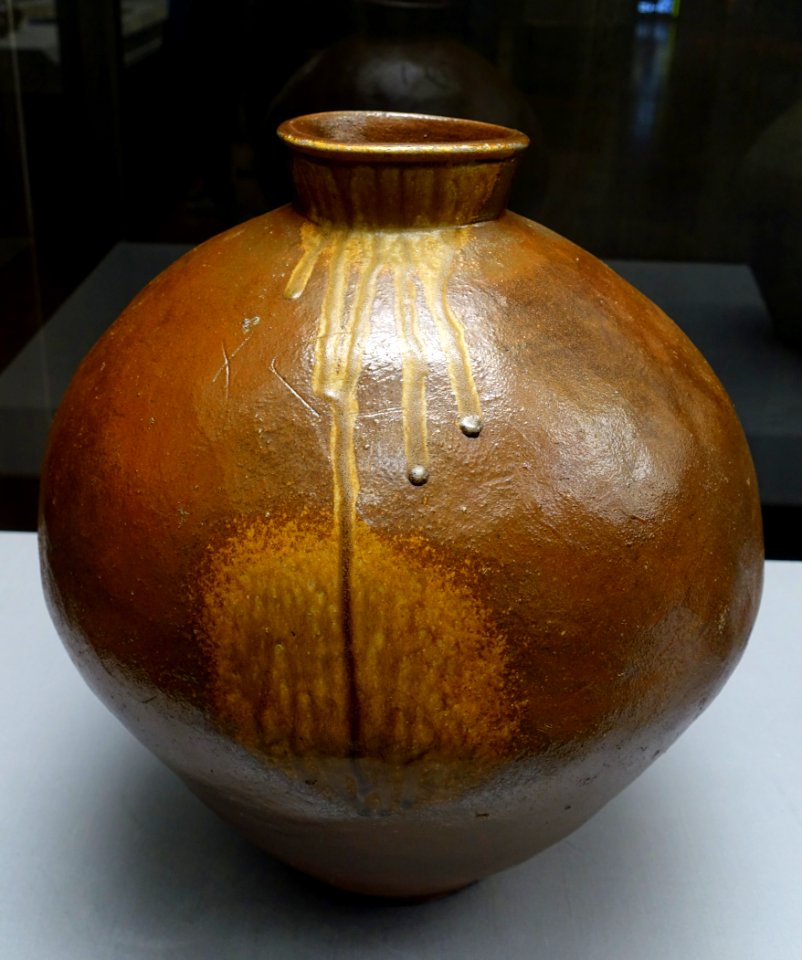 Large jar, Echizen ware, Muromachi period, 1500s AD, ceramic - Tokyo National Museum - Ueno Park, Tokyo, Japan - DSC08841