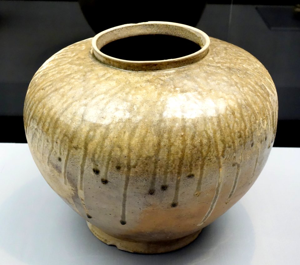 Large jar, Sanage ware, Heian period, 9th century, ash glaze - Tokyo National Museum - DSC05227