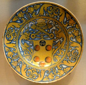 Large dish with arms of a Medici pope, Central Italian (Deruta), 1513-1534, maiolica - National Gallery of Art, Washington - DSC09838