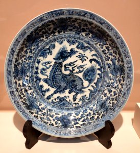 Large decorated dish, China, Ming Dynasty, porcelain - Chazen Museum of Art - DSC01647
