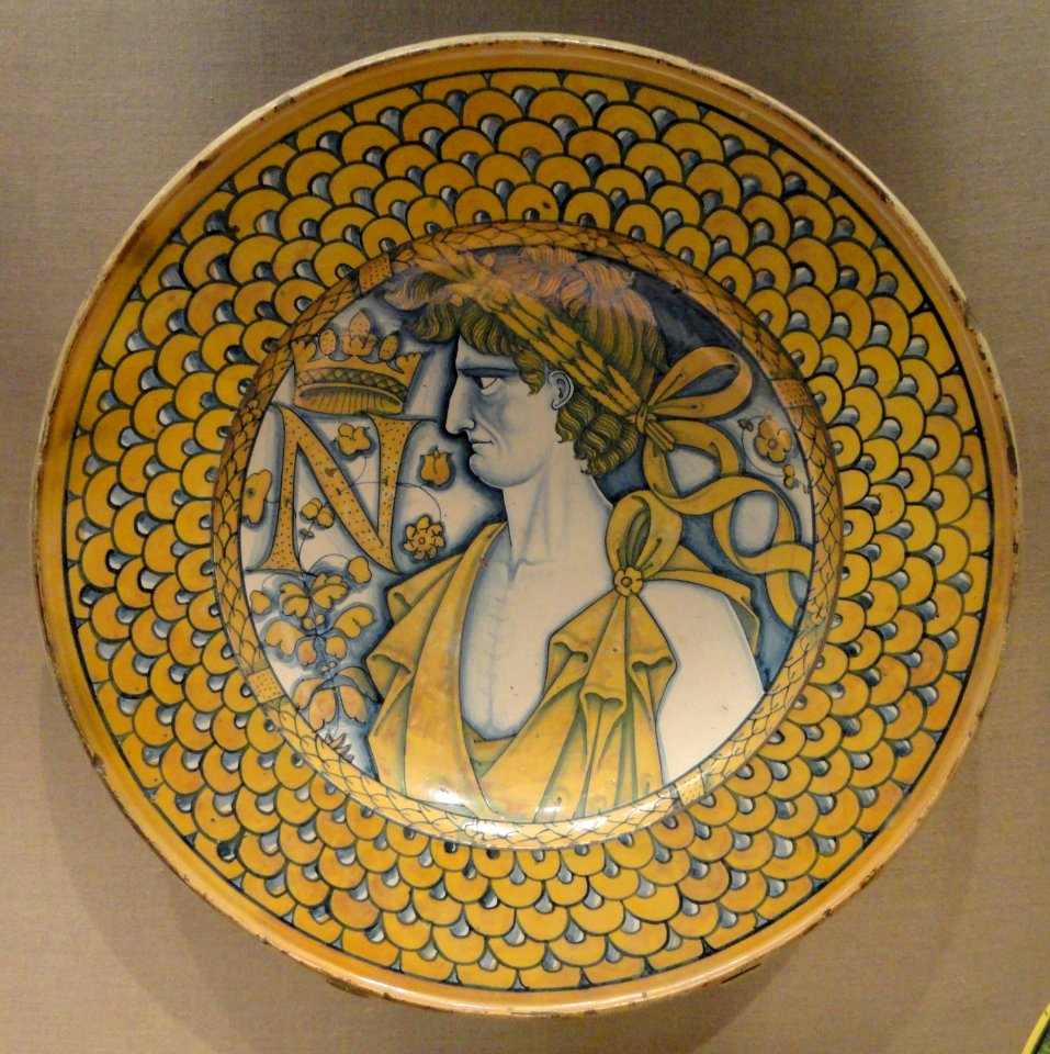 Large dish with an imperial Roman figure and the letter N crowned, Central Italian (Deruta), c. 1510-1540, maiolica - National Gallery of Art, Washington - DSC09845