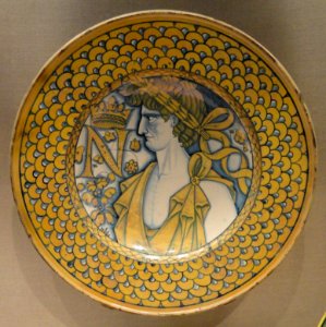 Large dish with an imperial Roman figure and the letter N crowned, Central Italian (Deruta), c. 1510-1540, maiolica - National Gallery of Art, Washington - DSC09845