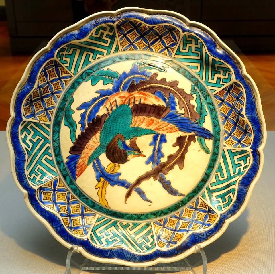 Large dish with foliate rim and flying phoenix design, Imari ware, Japan, Edo period, 1600s AD, porcelain with overglaze enamel - Tokyo National Museum - Tokyo, Japan - DSC08988