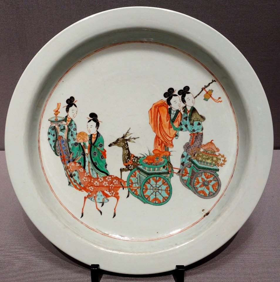Large dish with design of Taoist immortal Magu, Jingdezhen ware, China, Qing dynasty, Kangxi era, 1662-1722 AD, porcelain, overglaze enamel - Tokyo National Museum - Tokyo, Japan - DSC08351