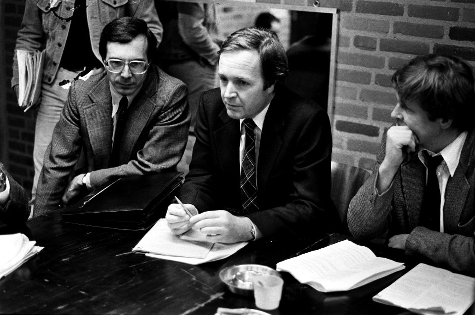 Laurens-Jan Brinkhorst (l) en partijleider Jan Terlouw, Bestanddeelnr 930-5675