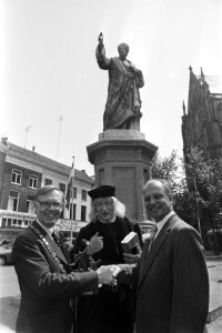Laurens Jansz Costerprijs voor boekhandelaar De Slegte uitgereikt in Haarlem b, Bestanddeelnr 929-7531