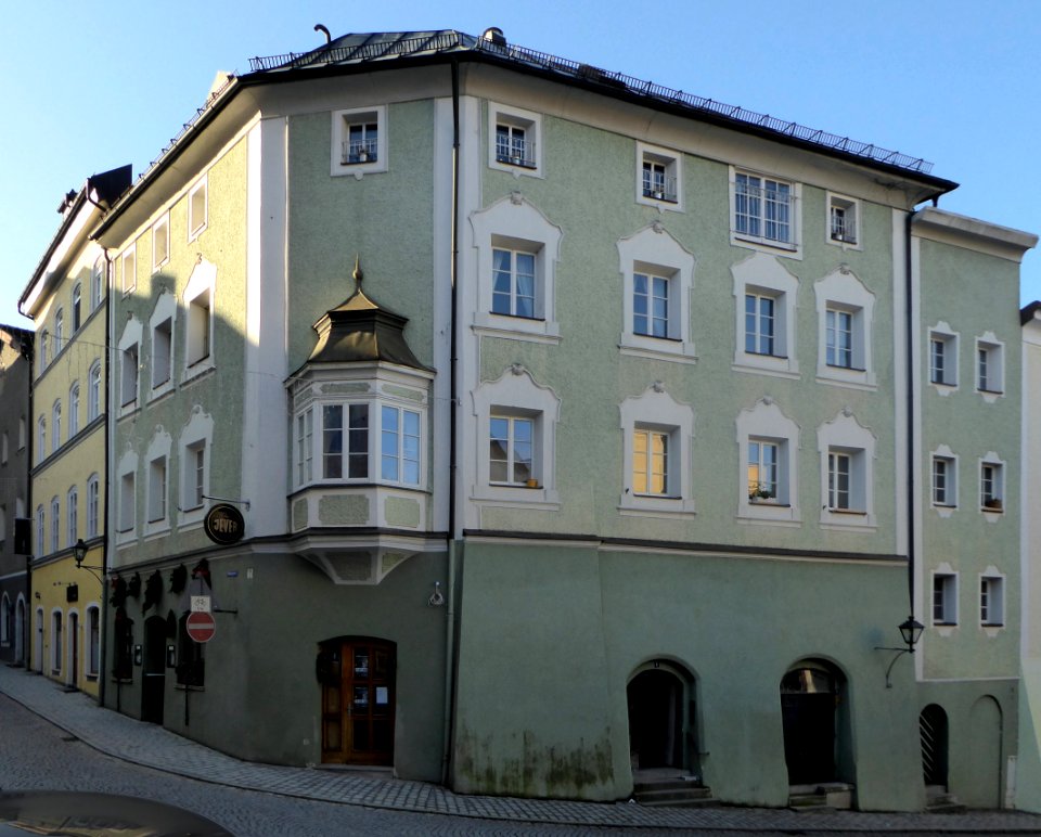 Laufen, Am Stadtberg 1, 2