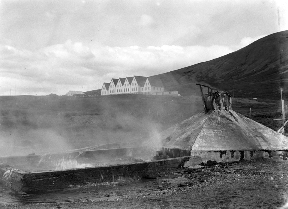 Laugarvatn Winterschool voor meisjes Op de voorgrond een afsluiter van een war, Bestanddeelnr 190-0362