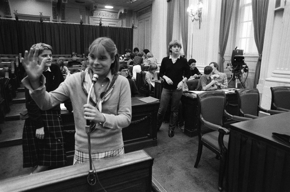 Laurentine Brinkhorst aan de interruptiemicrofoon, Bestanddeelnr 931-0298
