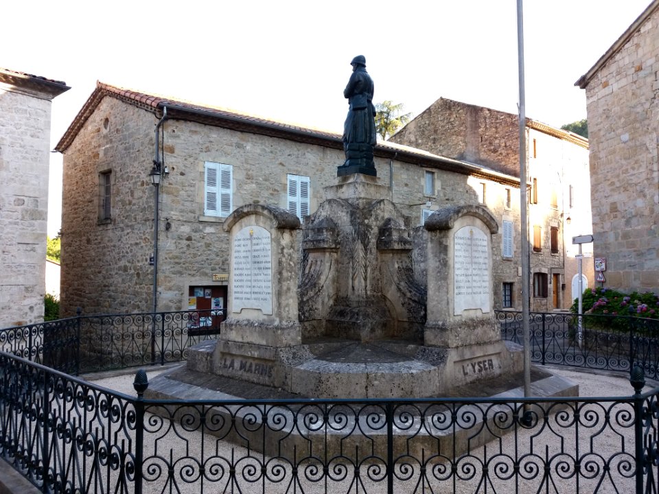 Largentière - Monument aux morts - Côté gauche et arrière