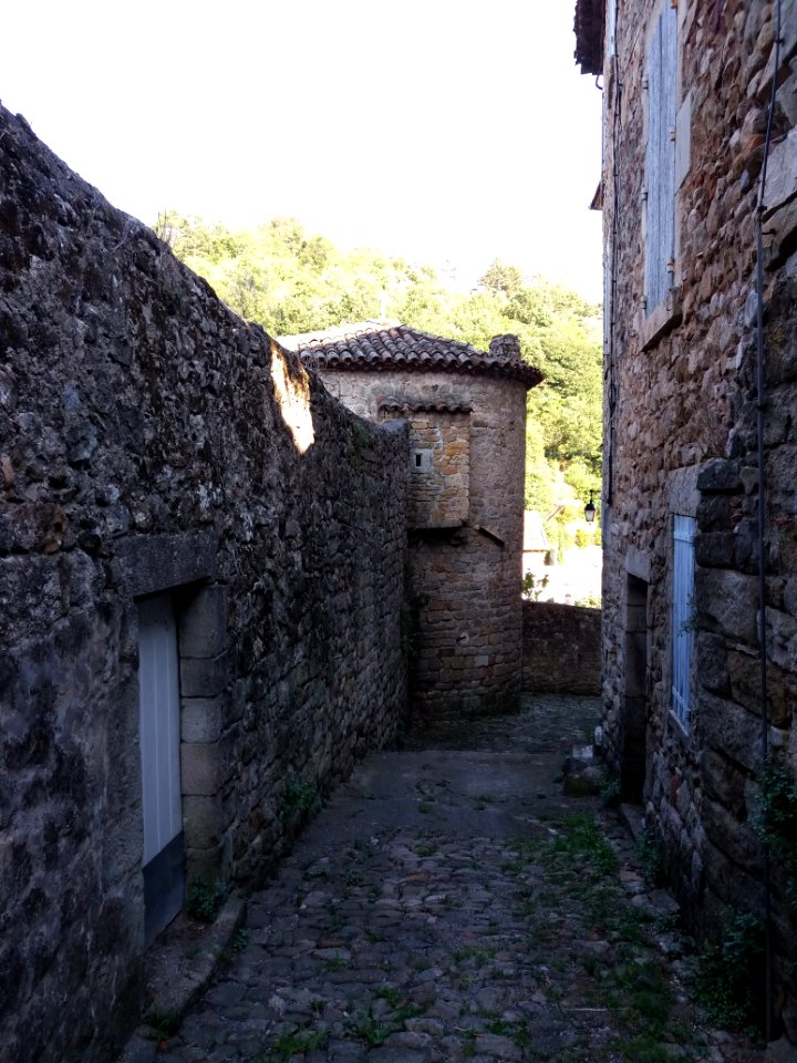 Largentière - Ruelle avec tourelle