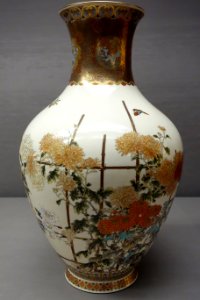 Large Vase by Taizan Yohei IX (1856-1922), 1892 World's Columbian Exposition, bird and flower design in overglaze enamels and gold - Tokyo National Museum - DSC05571