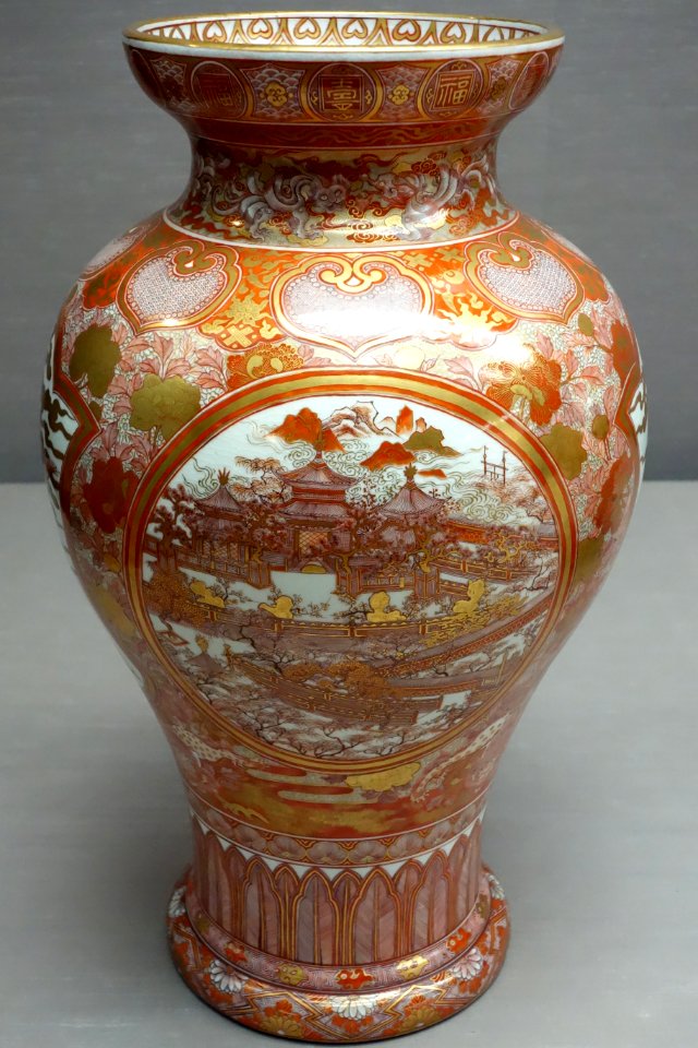 Large Vase by Asai Ichigo (1836-1916), 1892 World's Columbian Exposition, design of pavillions and landscape in overglaze enamels and gold - Tokyo National Museum - DSC05616