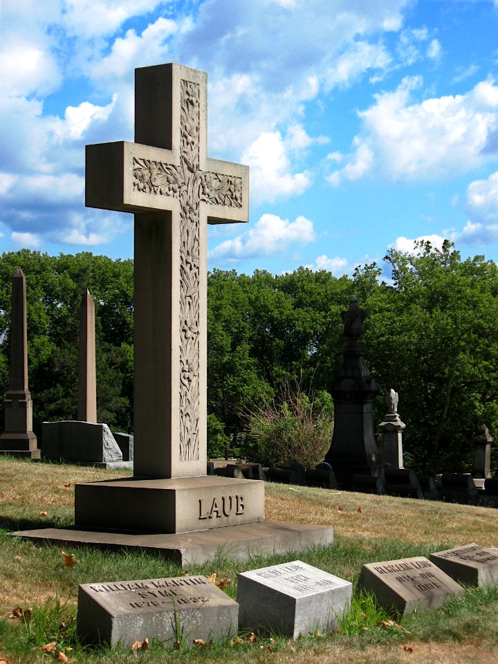 Laub cross, Smithfield East End Cemetery, 2020-08-18, 01