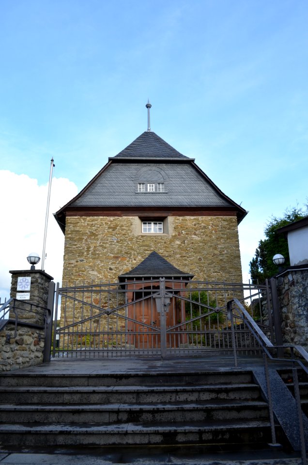 Laubuseschbach, Kirche, Front