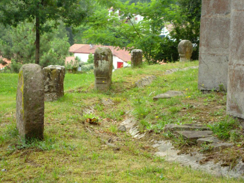 Larressore (Pyr-Atl., Fr) vieux cimetière 1