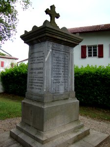 Larressore (Pyr-Atl., Fr) monument aux morts