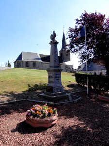 Larrouillies (Nord, Fr) monument aux morts
