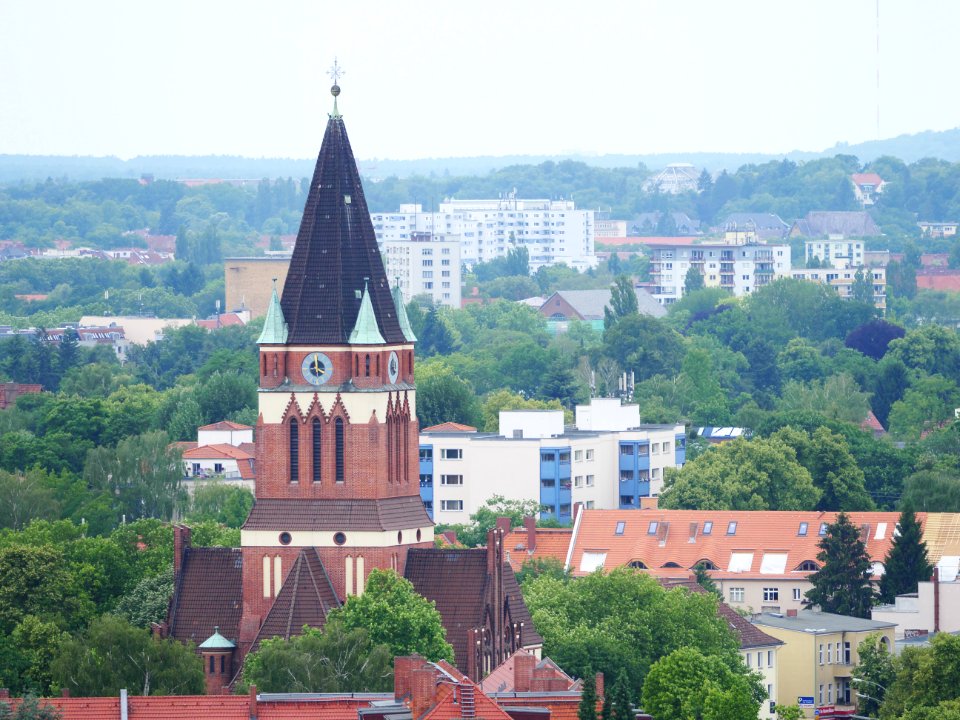 Lankwitz.Kirche.von.Suedosten
