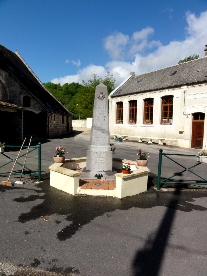 Laniscourt (Aisne) monument aux morts