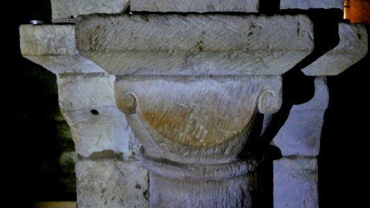 LastinghamChurchCryptKapitellH4a