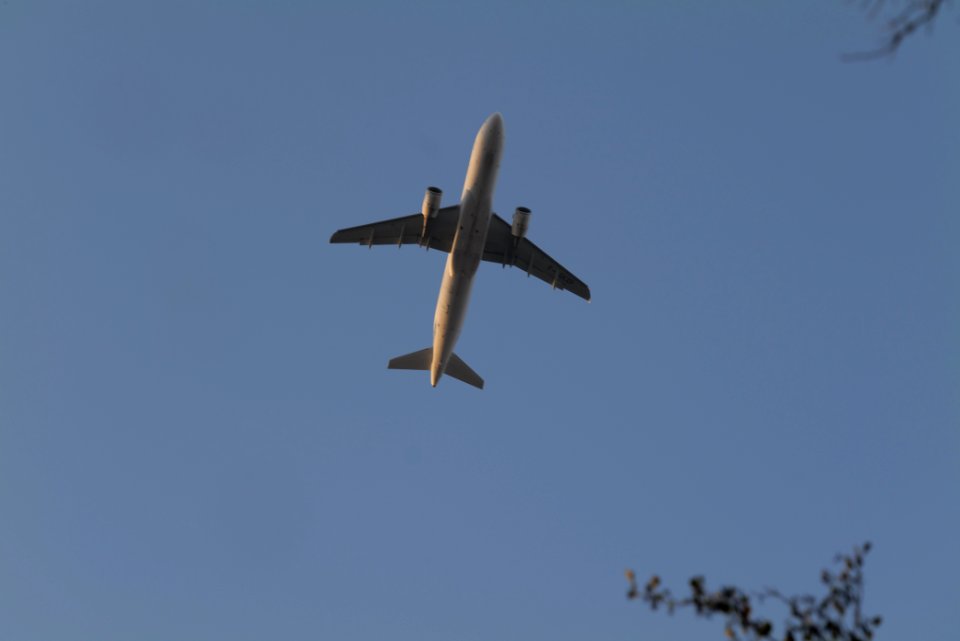 Last airplane starting at TXL above Schäfersee 11