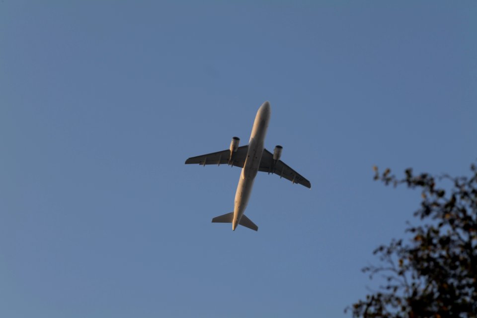 Last airplane starting at TXL above Schäfersee 10