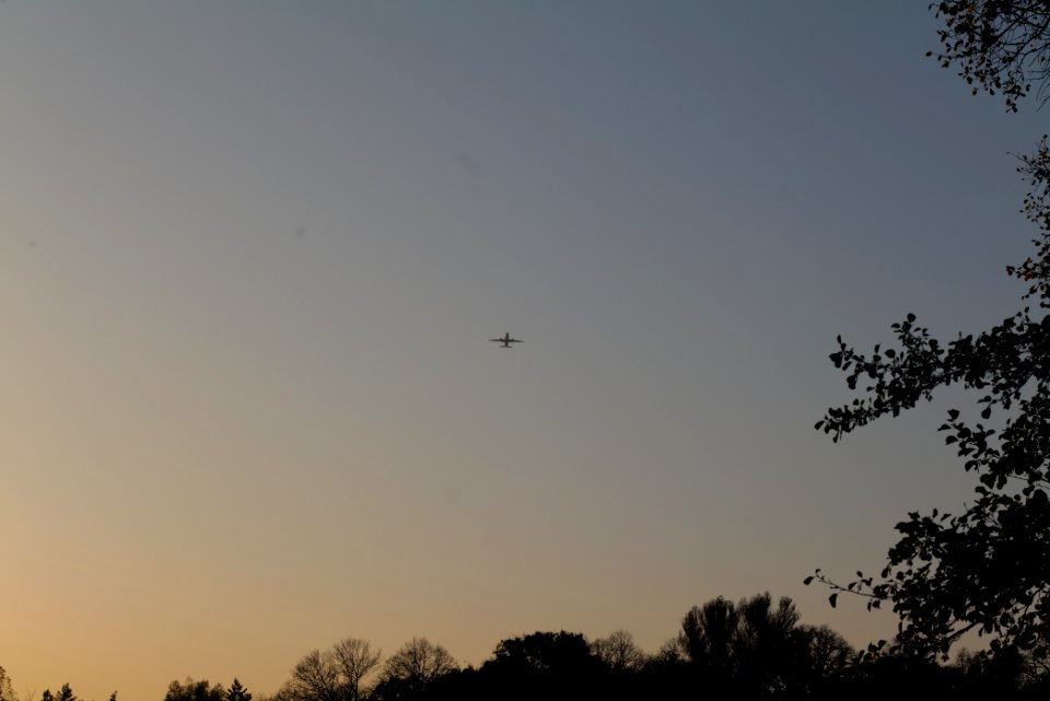 Last airplane starting at TXL above Schäfersee 01