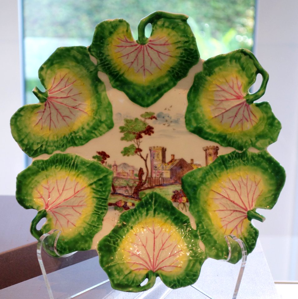 Leaf-molded dish with central landscape, Longton Hall, c. 1756, soft-paste porcelain - California Palace of the Legion of Honor - DSC07629