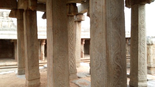 Lepakshi pillars 1