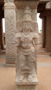 Lepakshi pillar sculpter 16