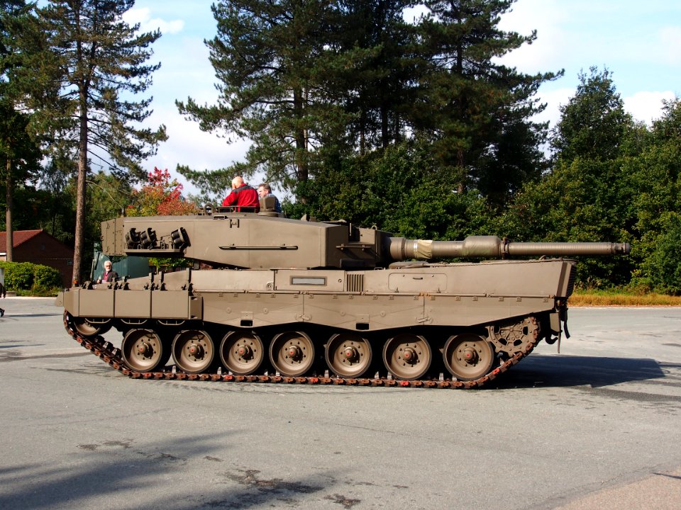 Leopard 2A4 Koninklijke Landmacht 60 42 pic2