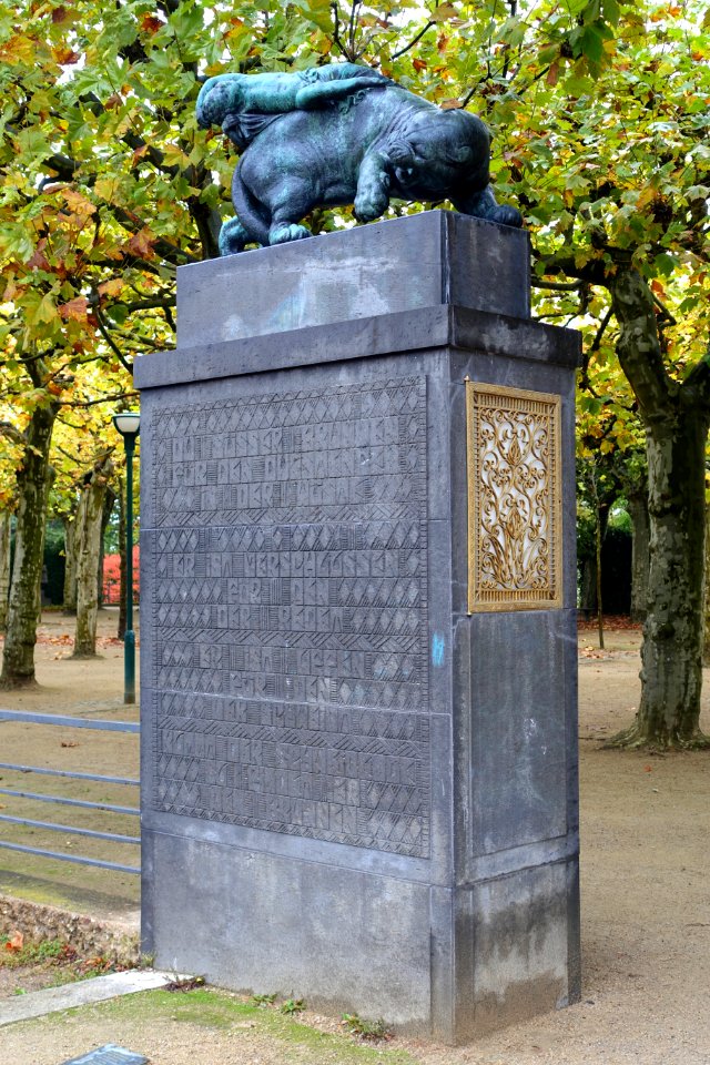 Leopard pier - Platanenhain - Mathildenhöhe - Darmstadt, Germany - DSC01509