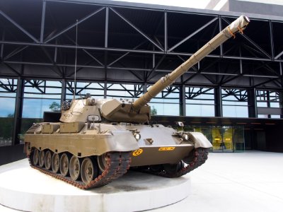 Leopard I gate guard KU-93-94 pic1